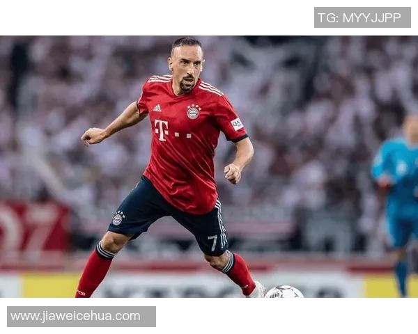 从街头球场到绿茵传奇：足球球星们的童年训练故事与成长历程